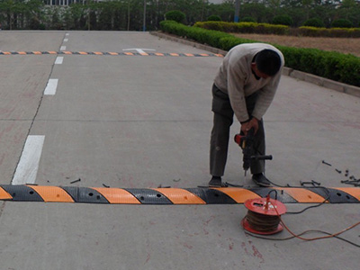 Hq PVC Material Plastic and Rubber Speed Hump Speed Bump - China