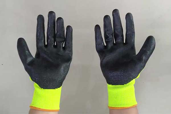 Choosing the Right Safety Gloves