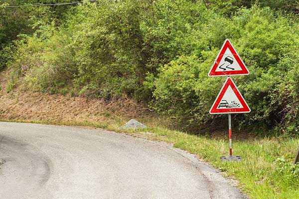 Where Are Slippery Road Signs Used