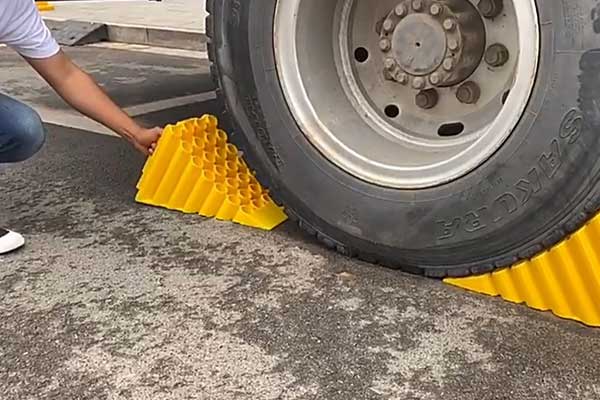 How to Remove Wheel Chocks Safely
