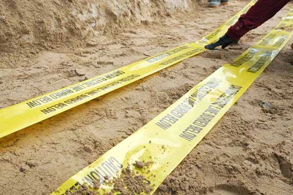 How is Gas Caution Tape Installed